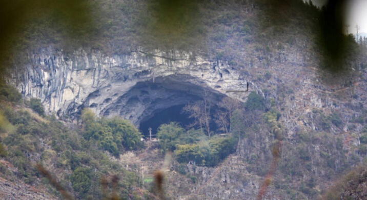 中国桃花源：20户人家住山洞里 男耕女织