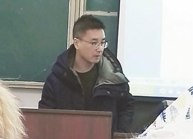 【天津塞纳春天装饰】扬大教师撞脸夜华意外走红 同学纷纷表示想去“蹭课”